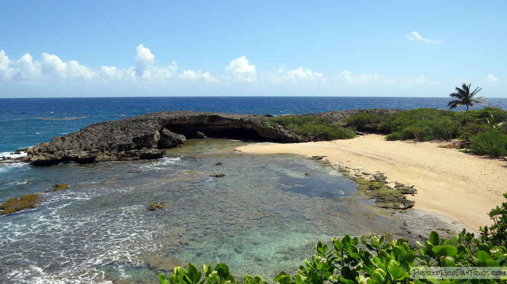 Playa la Cueva de las Golondrinas