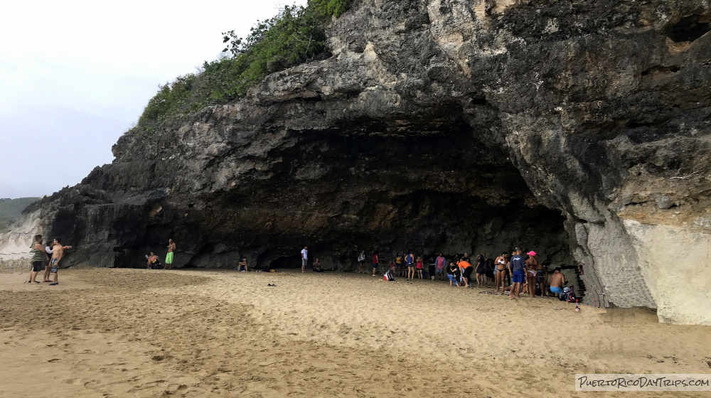 Cueva Golodndrinas in Isabela