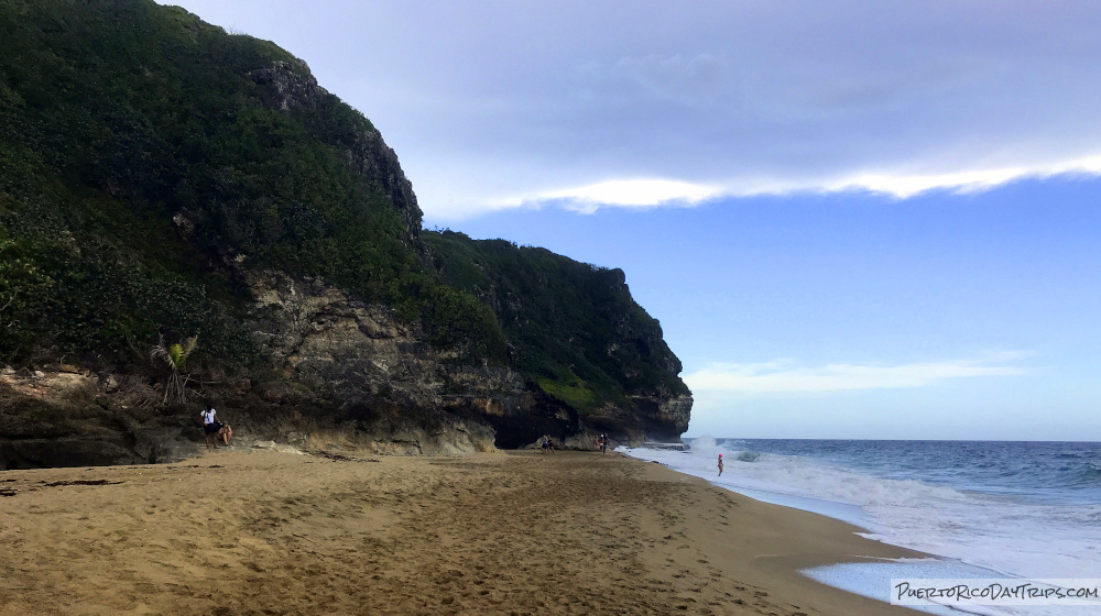 Cueva Golodndrinas in Isabela